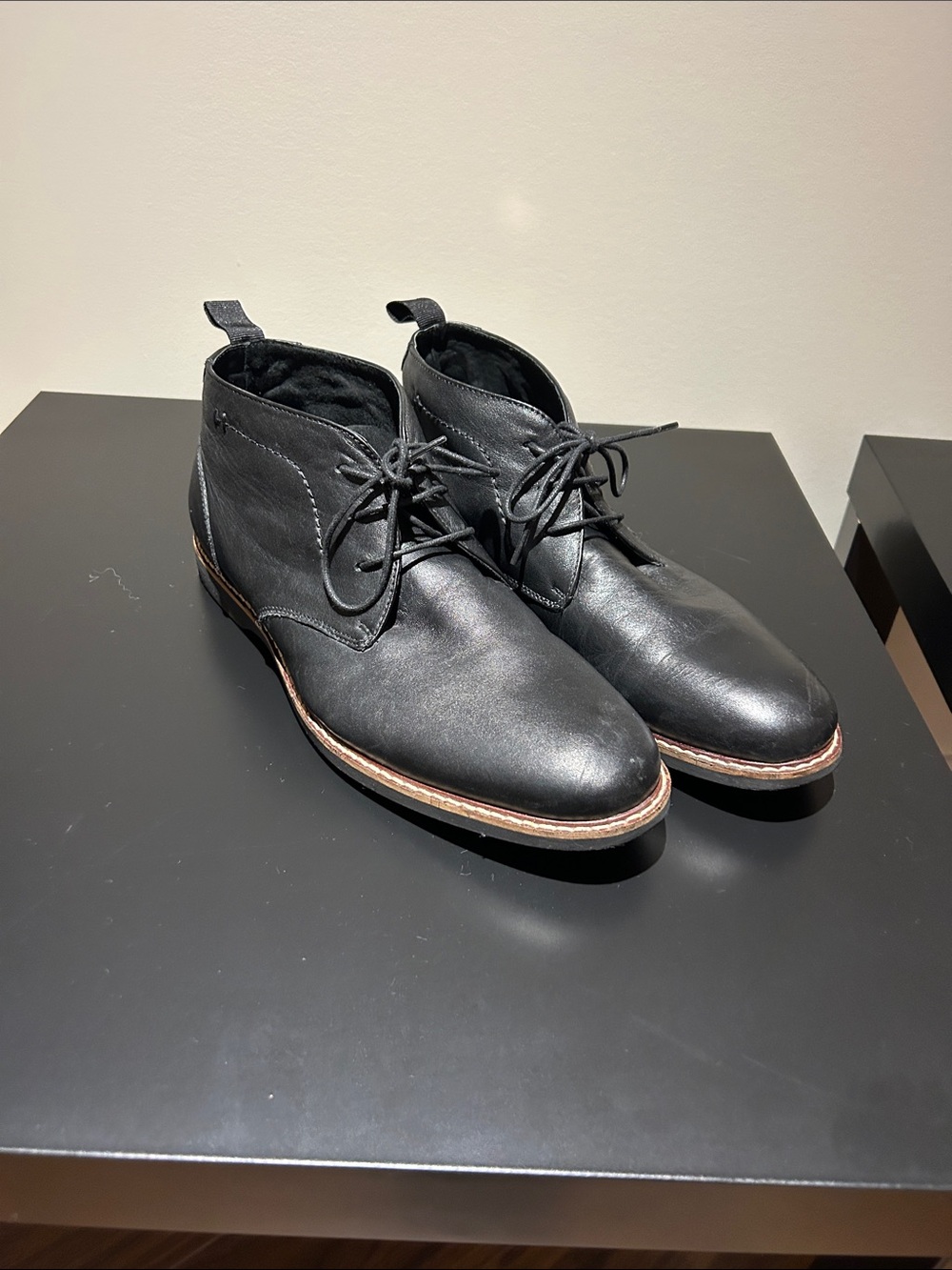 Men's Black Leather Chukka Boots - Classic Lace-Up Style
